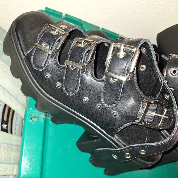 Black Sandals Chunky Sole Size 8 - Picture 1 of 3